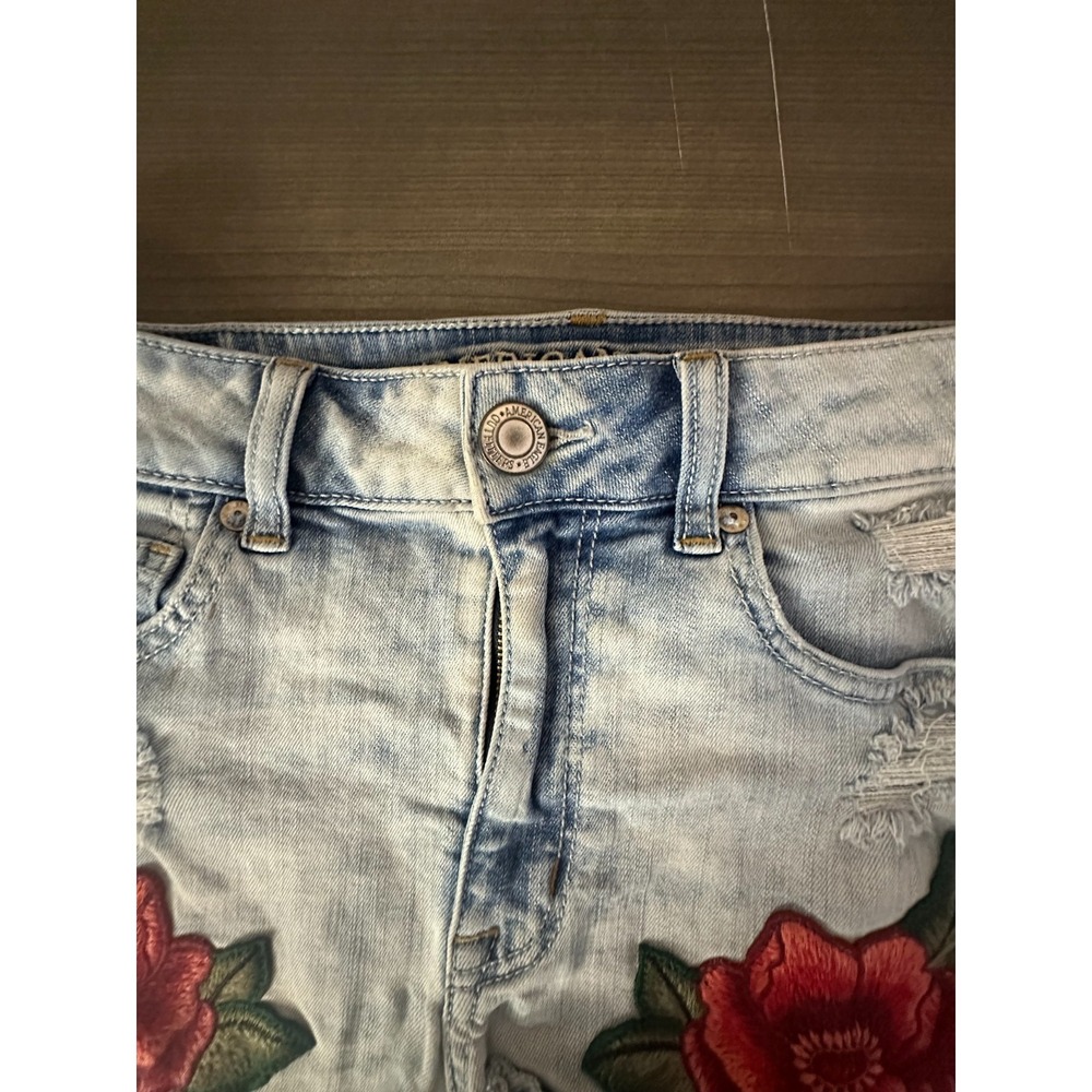 American Eagle Hi-Rise Shortie Shorts Micro Mini 6 Light Wash Rose Embroidered - Picture 7 of 7